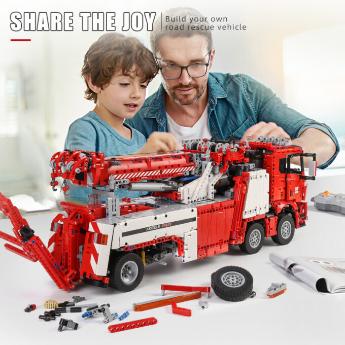 Mould King 17027 RC Fire Rescue Vehicle - Image 5